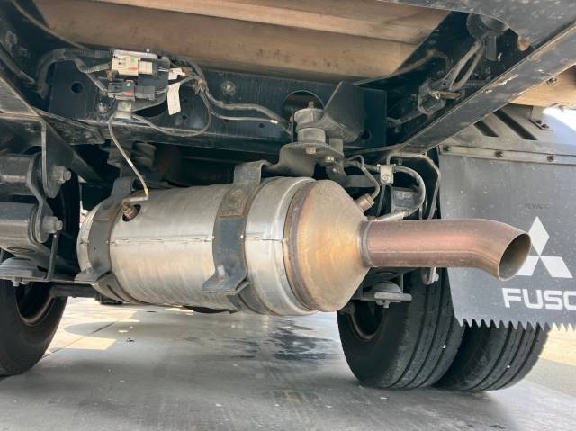 三菱ふそうキャンター平ボディ小型（2t・3t）[写真16]