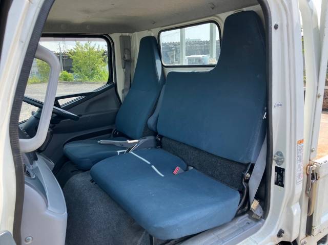 三菱ふそうキャンター平ボディ小型（2t・3t）[写真27]