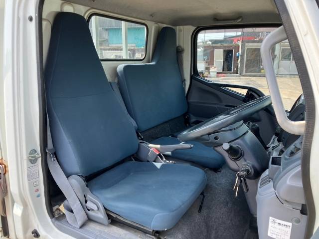 三菱ふそうキャンター平ボディ小型（2t・3t）[写真28]