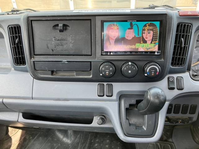 三菱ふそうキャンター平ボディ小型（2t・3t）[写真32]