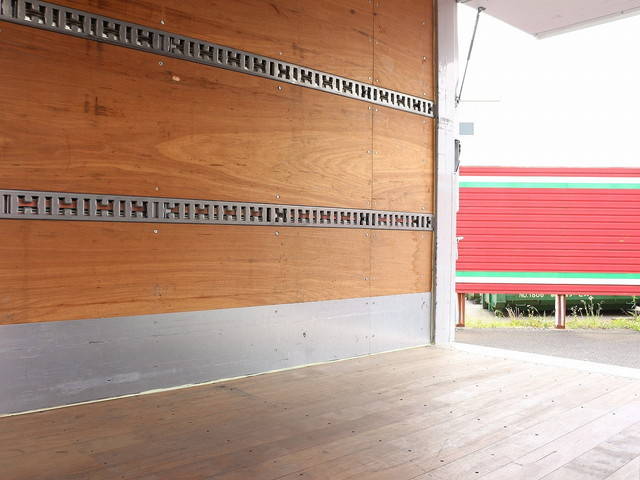 三菱ふそうキャンターアルミバン小型（2t・3t）[写真22]