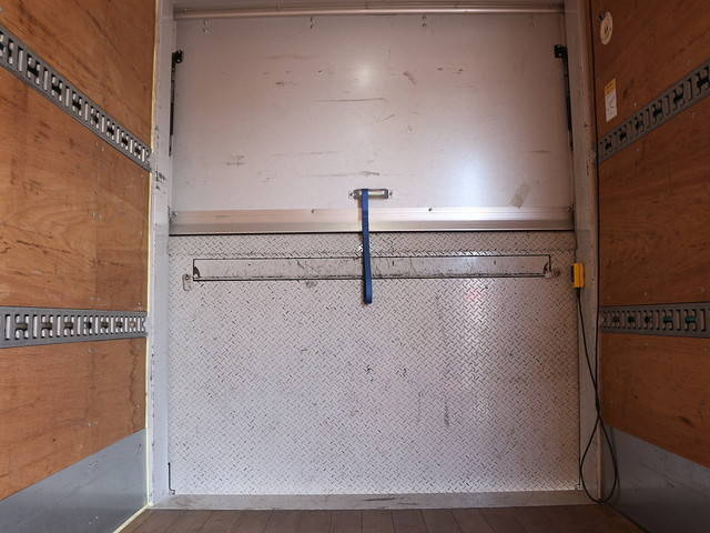 三菱ふそうキャンターアルミバン小型（2t・3t）[写真24]