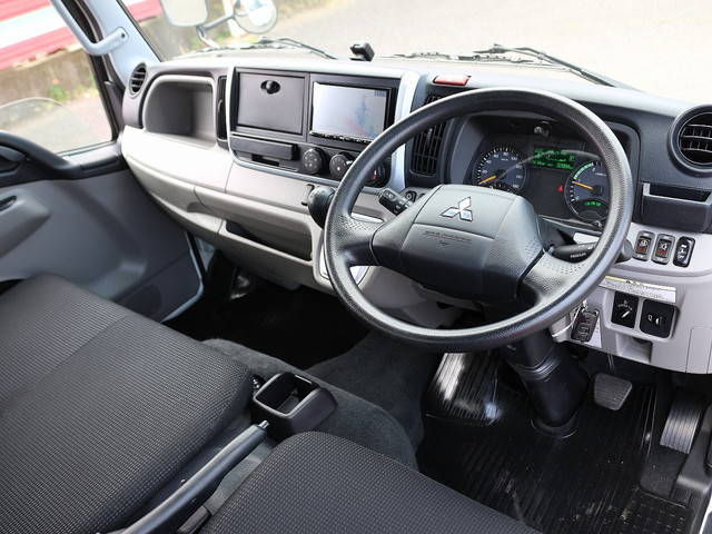 三菱ふそうキャンターアルミバン小型（2t・3t）[写真26]