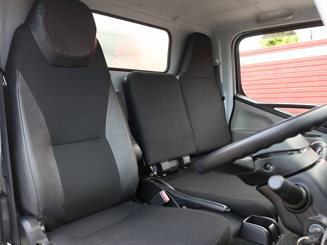 三菱ふそうキャンターアルミバン小型（2t・3t）[写真27]