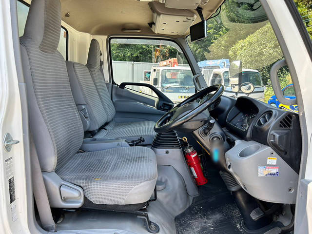 日野デュトロ冷凍車（冷蔵車）小型（2t・3t）[写真26]