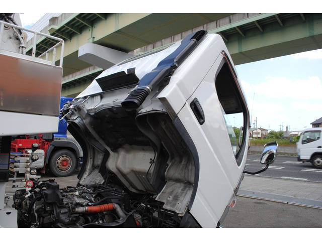 三菱ふそうキャンタークレーン5段小型（2t・3t）[写真13]
