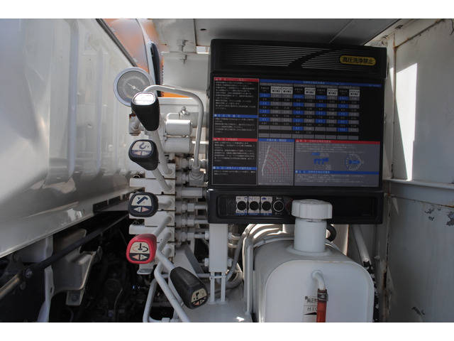 三菱ふそうキャンタークレーン5段小型（2t・3t）[写真15]