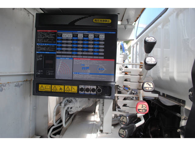 三菱ふそうキャンタークレーン5段小型（2t・3t）[写真16]