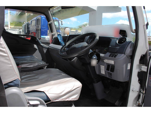 三菱ふそうキャンタークレーン5段小型（2t・3t）[写真24]