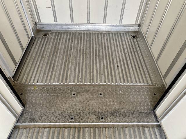 いすゞエルフ冷凍車（冷蔵車）小型（2t・3t）[写真12]