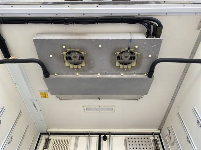 いすゞエルフ冷凍車（冷蔵車）小型（2t・3t）[写真13]