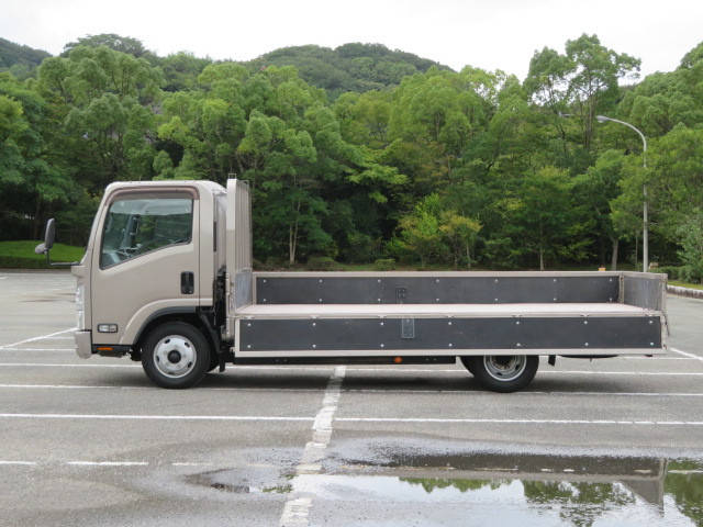 いすゞエルフ平ボディ小型（2t・3t）[写真11]