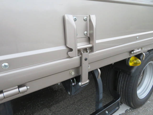 いすゞエルフ平ボディ小型（2t・3t）[写真27]