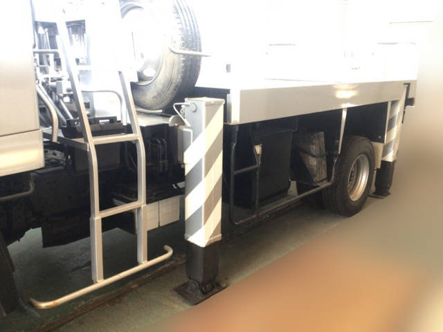 日野レンジャー穴掘建柱車中型（4t）[写真08]