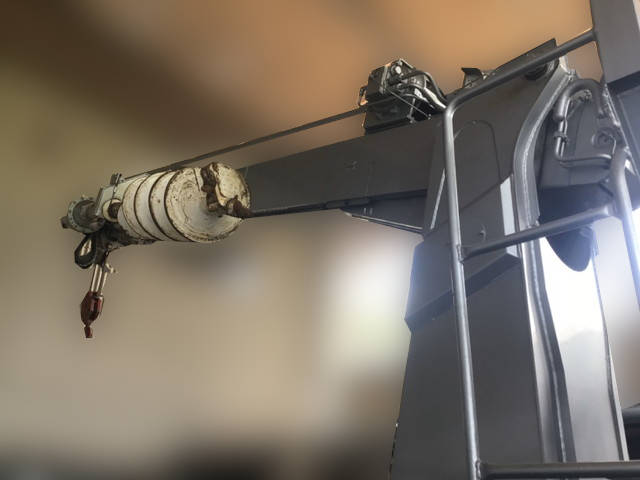 日野レンジャー穴掘建柱車中型（4t）[写真09]