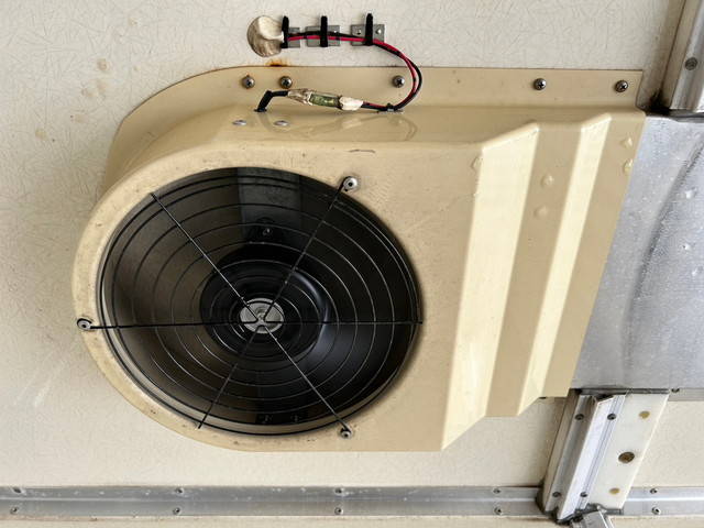 UDトラックスコンドル冷凍車（冷蔵車）小型（2t・3t）[写真05]