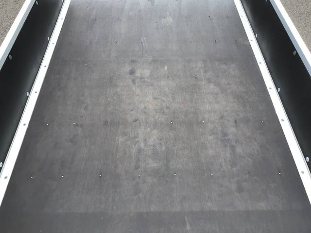 三菱ふそうキャンター平ボディ小型（2t・3t）[写真12]