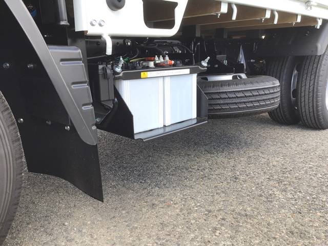 三菱ふそうキャンター平ボディ小型（2t・3t）[写真17]