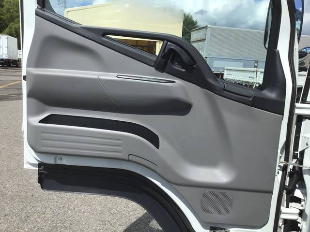 三菱ふそうキャンター平ボディ小型（2t・3t）[写真28]