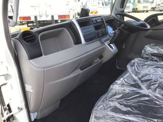 三菱ふそうキャンター平ボディ小型（2t・3t）[写真30]