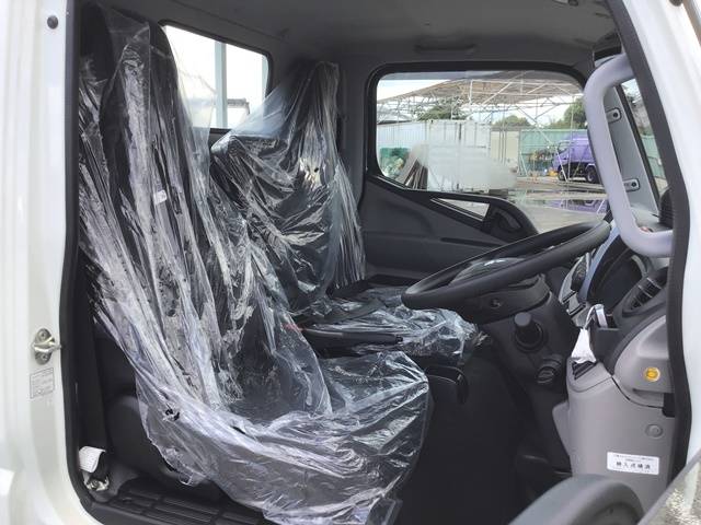 三菱ふそうキャンター平ボディ小型（2t・3t）[写真33]