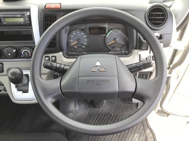 三菱ふそうキャンター平ボディ小型（2t・3t）[写真35]
