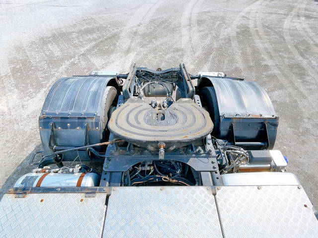 UDトラックスクオントレーラーヘッド（トラクターヘッド）大型（10t）[写真22]