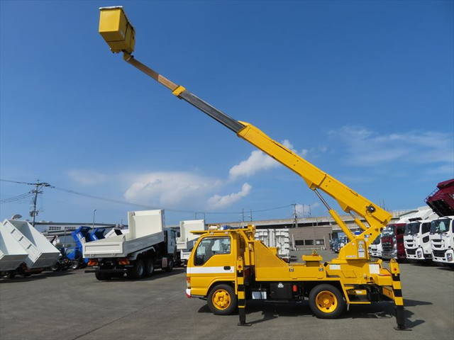いすゞエルフ高所作業車小型（2t・3t）[写真15]