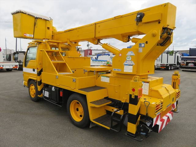 いすゞエルフ高所作業車小型（2t・3t）[写真02]