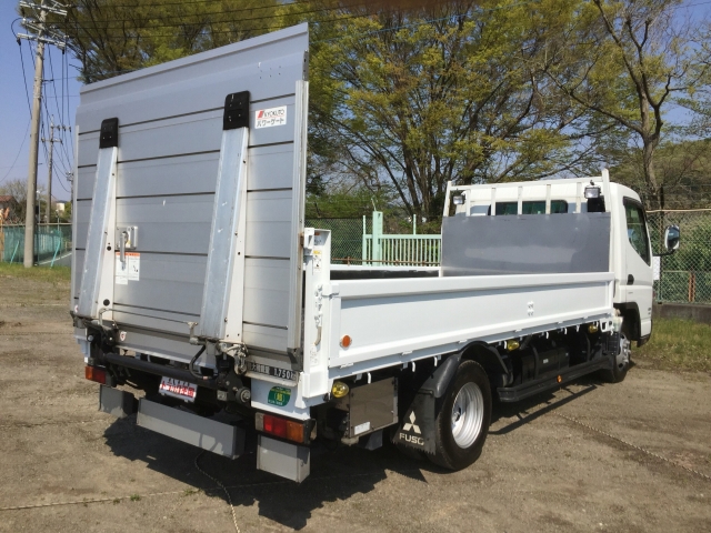 三菱ふそうキャンター平ボディ小型（2t・3t）[写真02]
