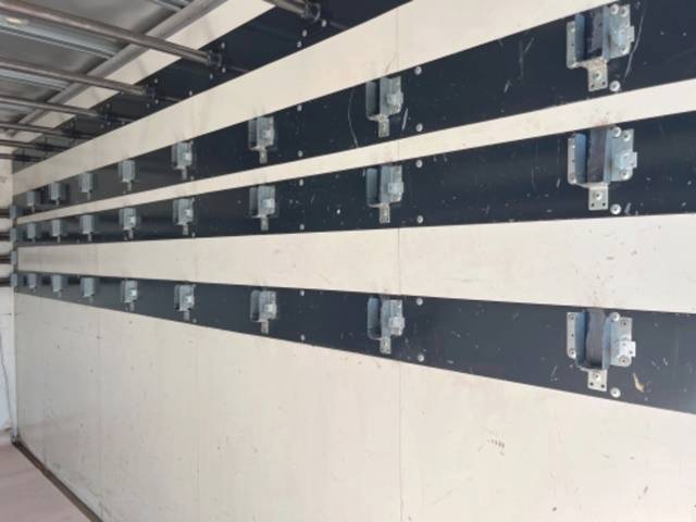 三菱ふそうキャンターアルミバン小型（2t・3t）[写真14]