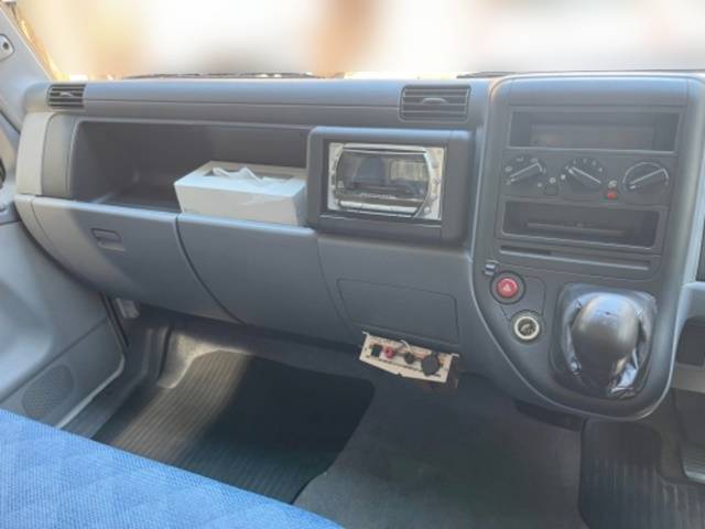 三菱ふそうキャンターアルミバン小型（2t・3t）[写真28]