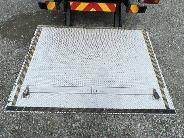 三菱ふそうキャンターアルミバン小型（2t・3t）[写真10]