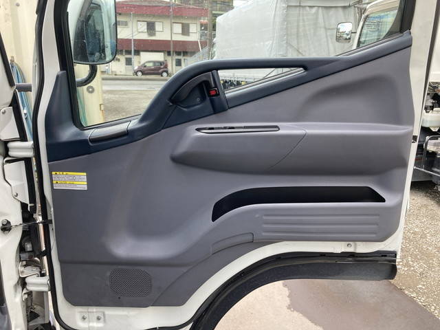 三菱ふそうキャンターアルミバン小型（2t・3t）[写真26]