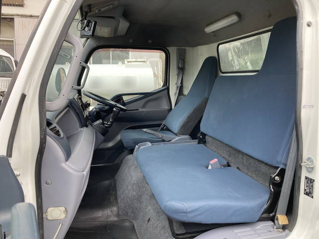 三菱ふそうキャンターアルミバン小型（2t・3t）[写真27]
