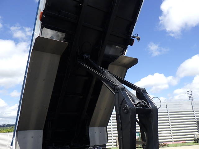 三菱ふそうスーパーグレートダンプ大型（10t）[写真11]