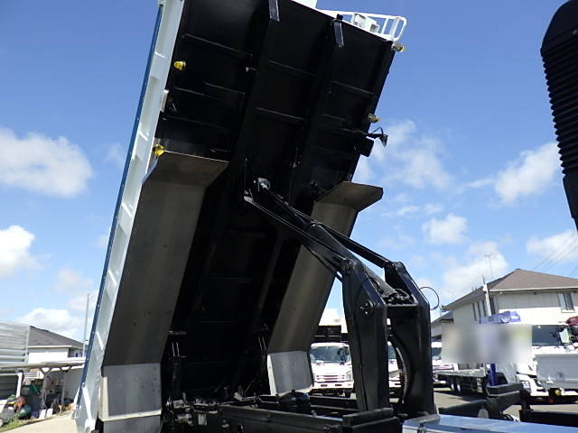 三菱ふそうスーパーグレートダンプ大型（10t）[写真11]