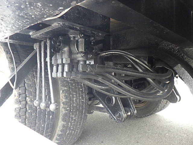 UDトラックスクオントレーラーヘッド（トラクターヘッド）大型（10t）[写真35]