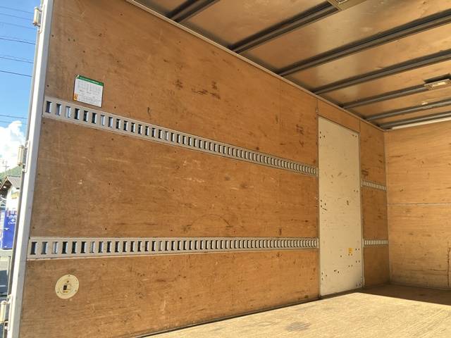 いすゞエルフアルミバン小型（2t・3t）[写真13]