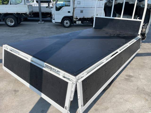 いすゞエルフ平ボディ小型（2t・3t）[写真10]