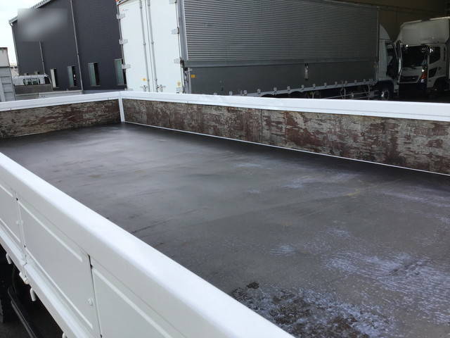 UDトラックスコンドル平ボディ中型（4t）[写真10]