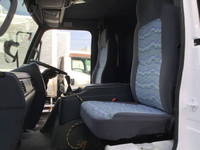 UDトラックスコンドル平ボディ中型（4t）[写真11]