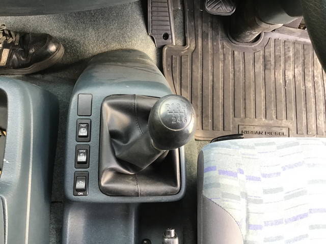 UDトラックスコンドル平ボディ中型（4t）[写真12]