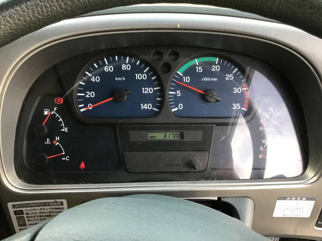 UDトラックスコンドル平ボディ中型（4t）[写真13]