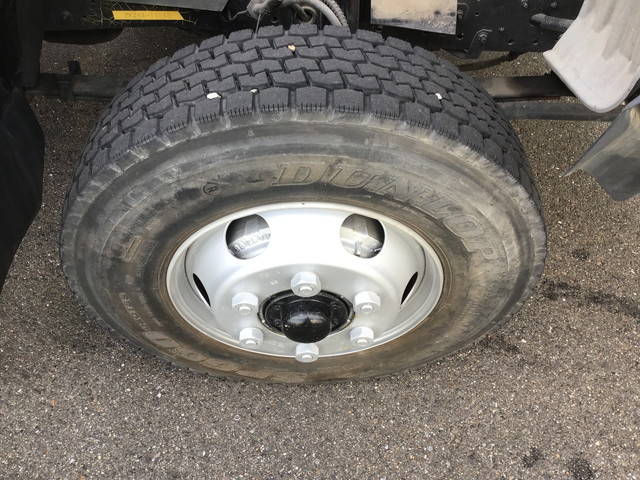 UDトラックスコンドル平ボディ中型（4t）[写真16]