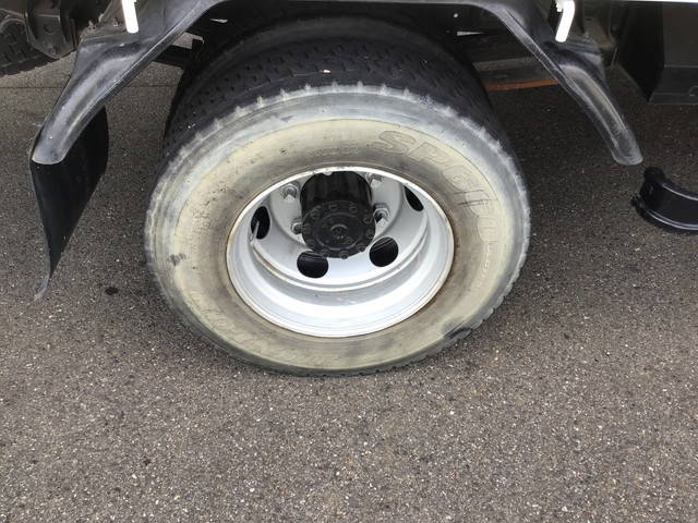 UDトラックスコンドル平ボディ中型（4t）[写真17]