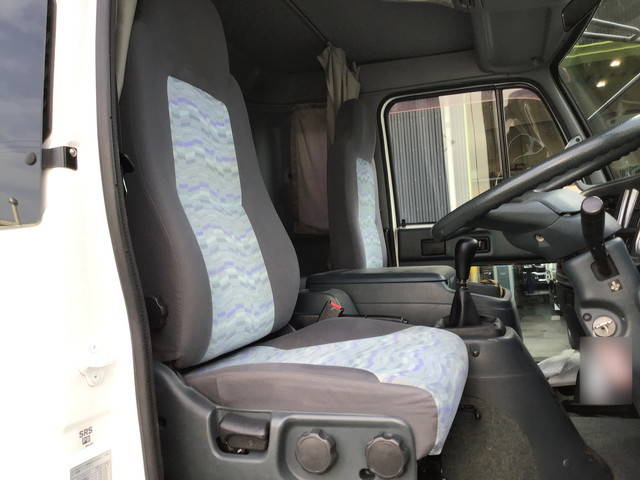 UDトラックスコンドル平ボディ中型（4t）[写真20]