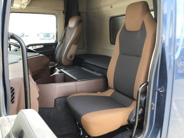 日野プロフィア冷蔵冷凍ウイング大型（10t）[写真27]