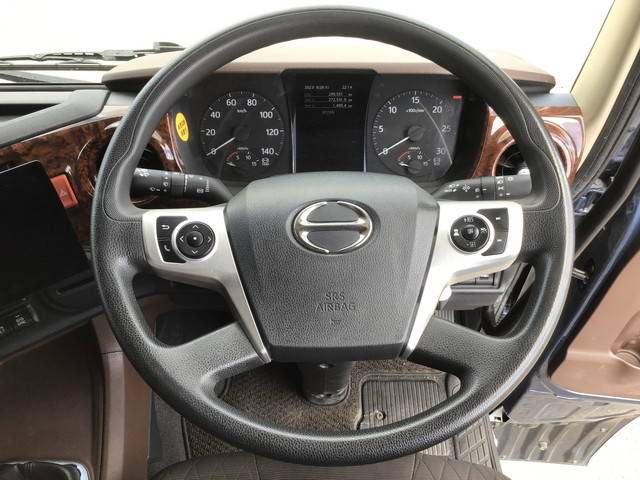 日野プロフィア冷蔵冷凍ウイング大型（10t）[写真38]