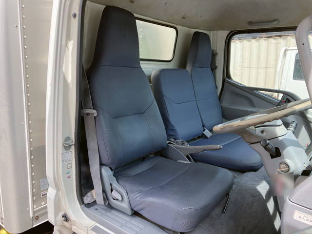 三菱ふそうキャンターアルミバン小型（2t・3t）[写真27]